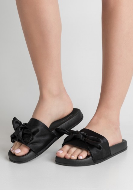 Slippers παντόφλες