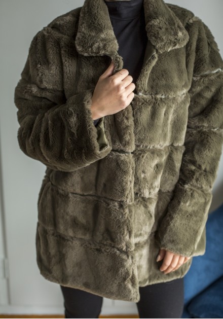 Παλτό με υφή γούνας